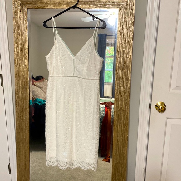 White dress - Picture 2 of 4